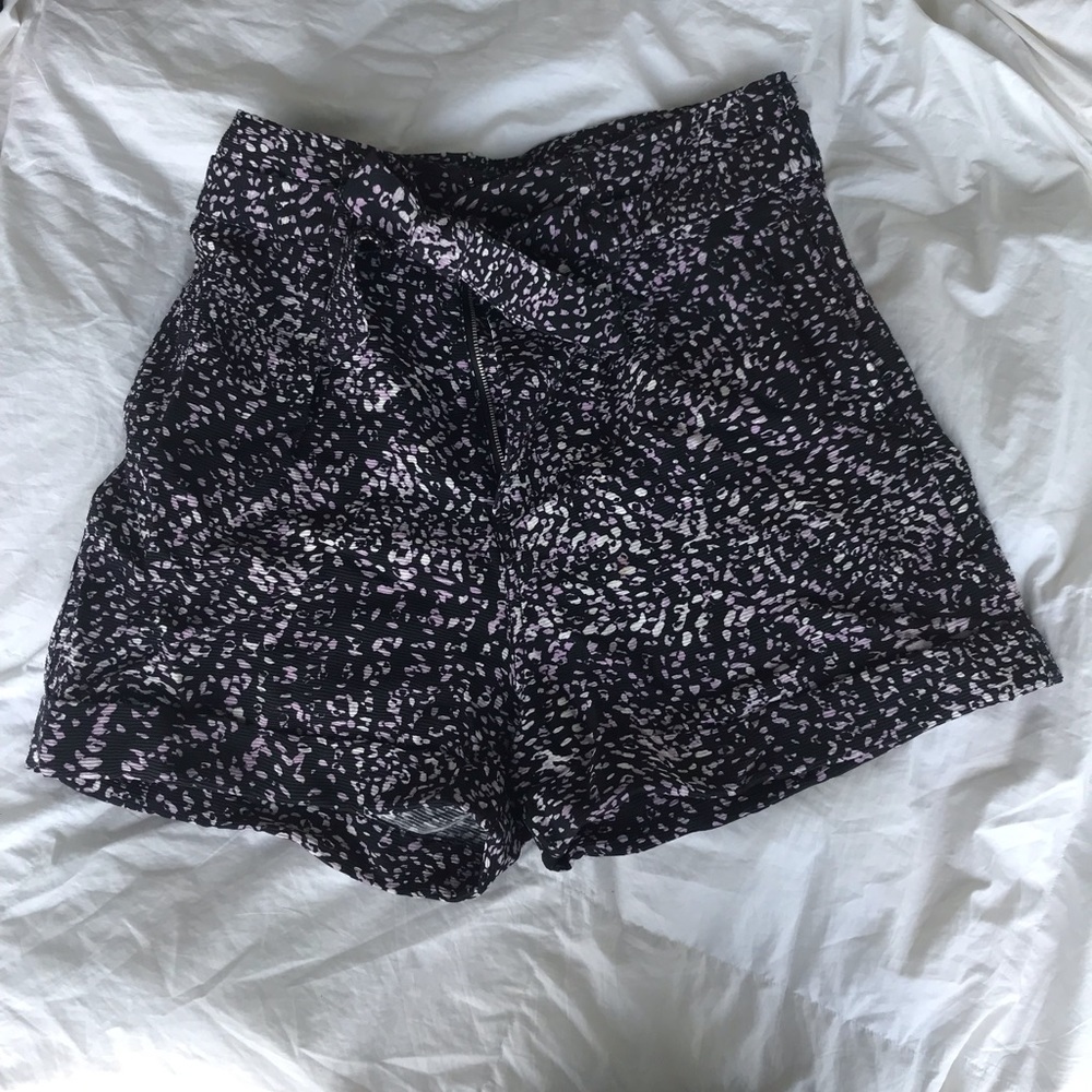High Waist Paper Bag Shorts with Tie Belt. Size 10